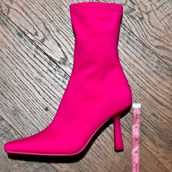 Steve MADDEN VAKAY hot pink sock ankle boots. Size 8.5. NWOT - Picture 10 of 11